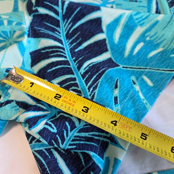 Columbia  PFG Tidal II Shorts in a blue tropical print. - Picture 5 of 10